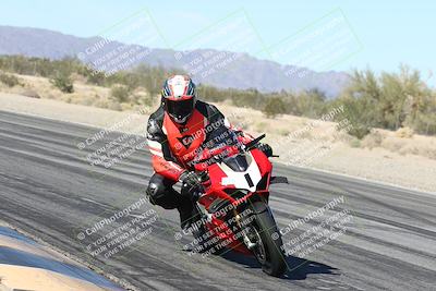 media/Dec-04-2025-Racers Edge (Thu) [[5ebc9f124d]]/3-B Group/3-Session 2 (Turn 7 Inside)/